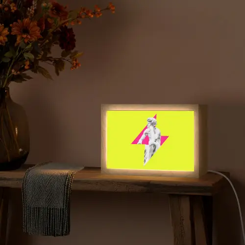 Beeld - Man - Bliksemschicht - Geel Light Box met kabel (Tafellamp) klein -sfeer4