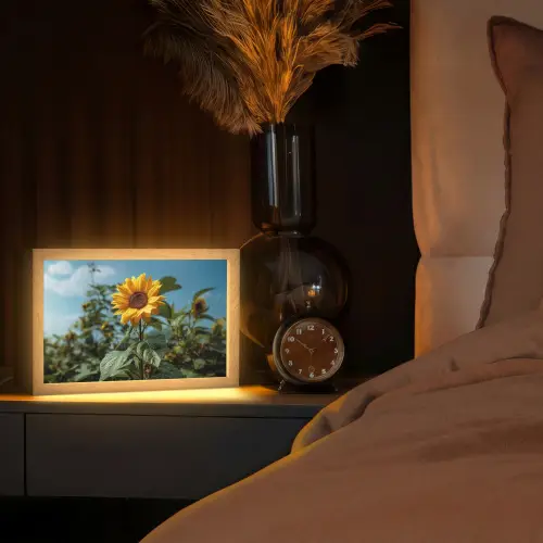Zonnebloemen - Helderblauwer lucht - Gras Light Box met kabel (Tafellamp) klein -sfeer1