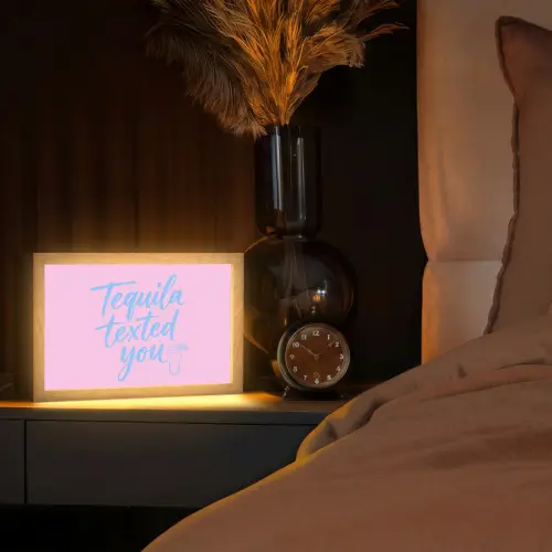 Tequila texted you - Roze - Blauw Light Box met kabel (Tafellamp) klein -sfeer1
