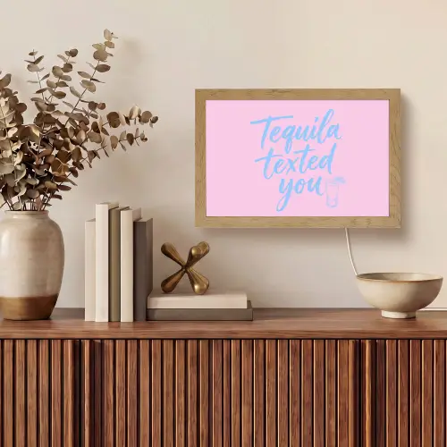 Tequila texted you - Roze - Blauw Light Box met kabel (Tafellamp) klein -sfeer2
