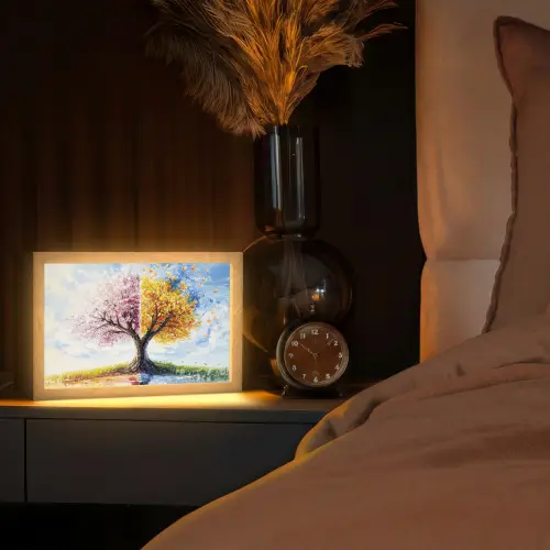 Boom - Kunst - Seizoenen - Lente - Herfst Light Box met kabel (Tafellamp) klein -sfeer1