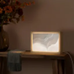 Golvende lijnen - Luchtstromen - Harmonieus Light Box met kabel (Tafellamp) klein -sfeer4
