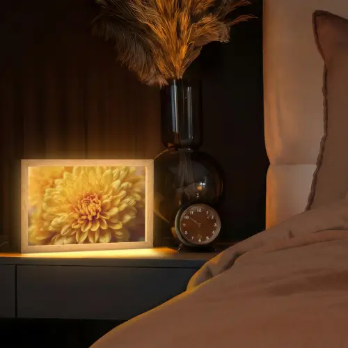 Geel - Chrysant - Zachtheid Light Box met kabel (Tafellamp) klein -sfeer1