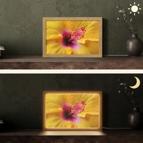 Geel - Hibiscus - Tropisch Light Box met kabel (Tafellamp) klein -sfeer3