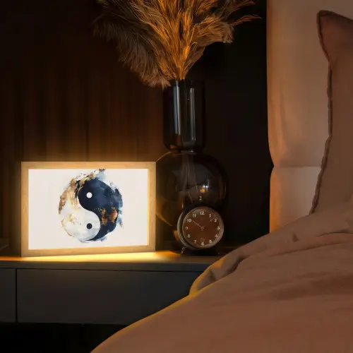 Yin Yang - Abstract - Zwart - Wit - Goud Light Box met kabel (Tafellamp) klein -sfeer1