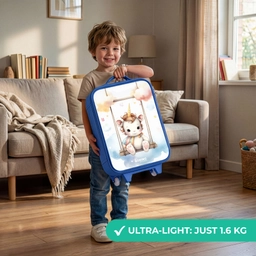 Witte baby eenhoorn op een schommel in de wolken Kinderkoffer - Blauw klein -sfeer2_EN