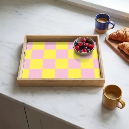 Schaakbord patroon - Geel - Roze - Blokjes Dienblad Rechthoek middel -sfeer2