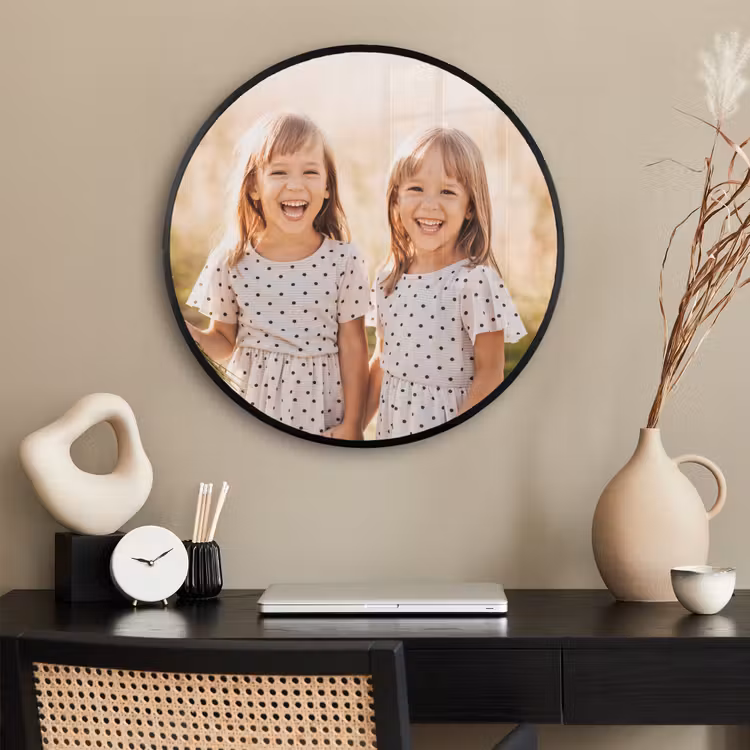Photo in frame round — 5