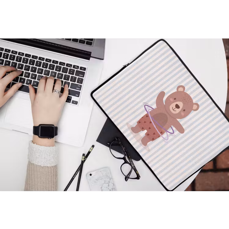 Laptop Sleeve - Bear - Hoop - Children's Room - Illustration - Brown — 3