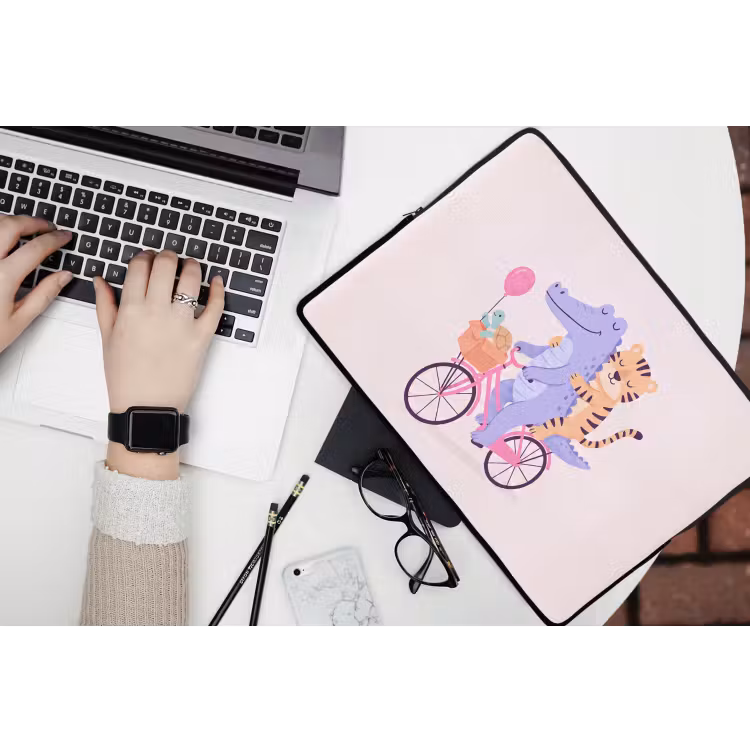 Laptop Sleeve - Animals - Bicycle - Friendship - Illustration - Pink — 3