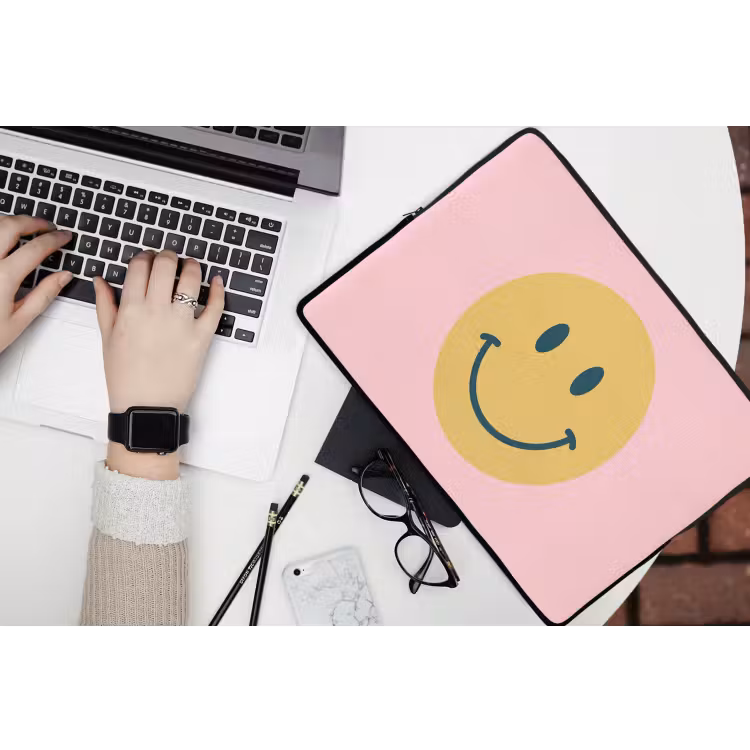 Laptop Sleeve - Smiley - Yellow - Pink - Symbol - Minimalist — 3