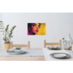 Close-up - Vrouwengezicht - Stippen - Geel Muursticker klein -eettafel